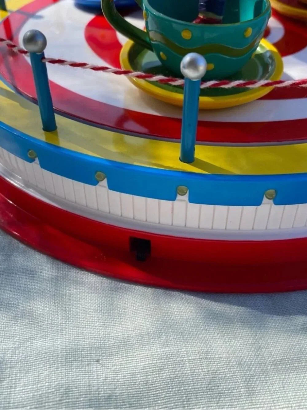 Department 56 Twirling Tea Cups Carnival light and motion Village accessories